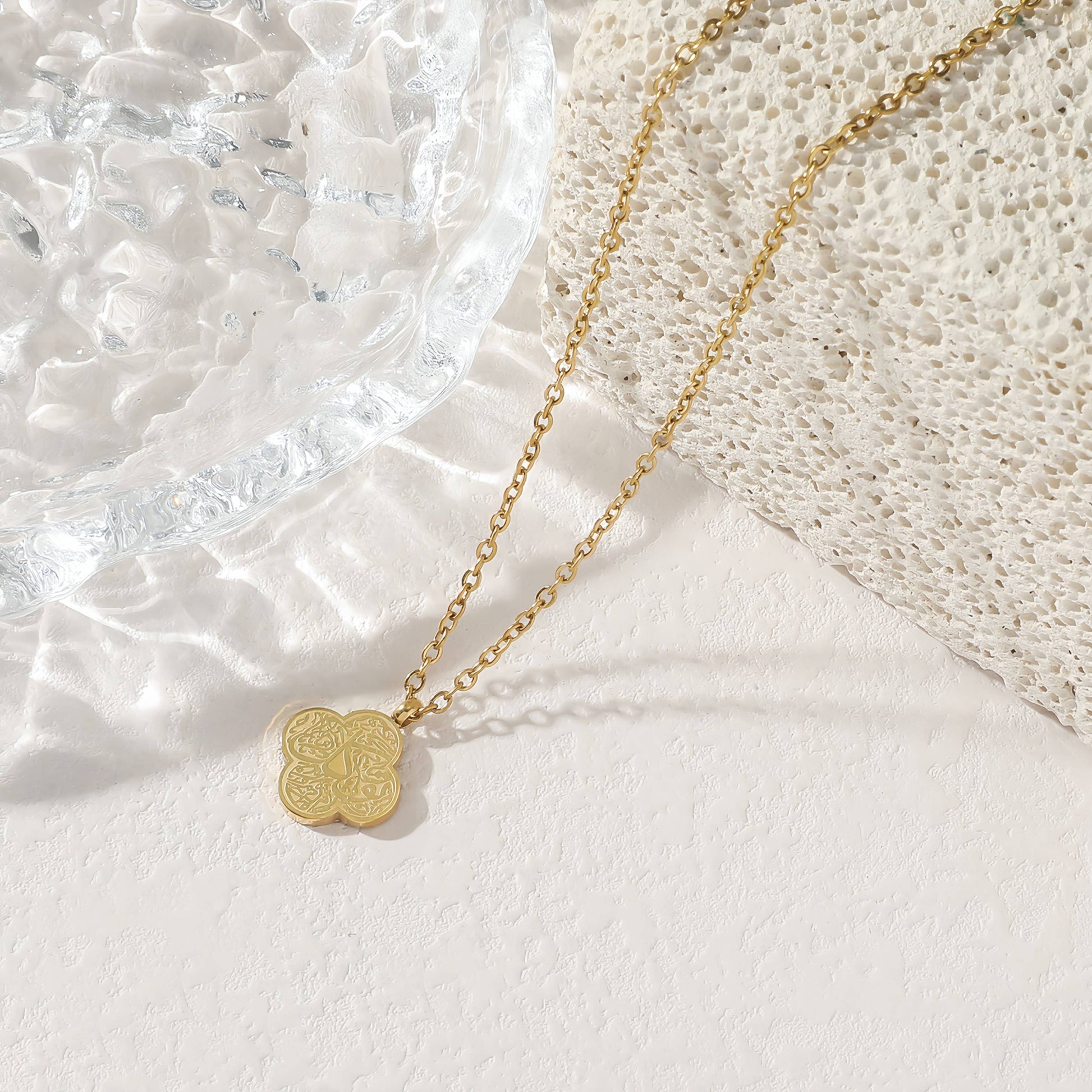 Collier de calligraphie islamique plaqué or 18 carats